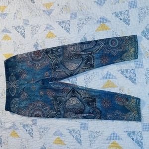 Medium athletic crop leggings elephant mandala print like new